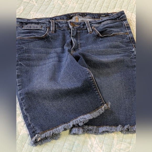 Max Jeans Frayed Hem Shorts. Size 8. - Picture 10 of 11